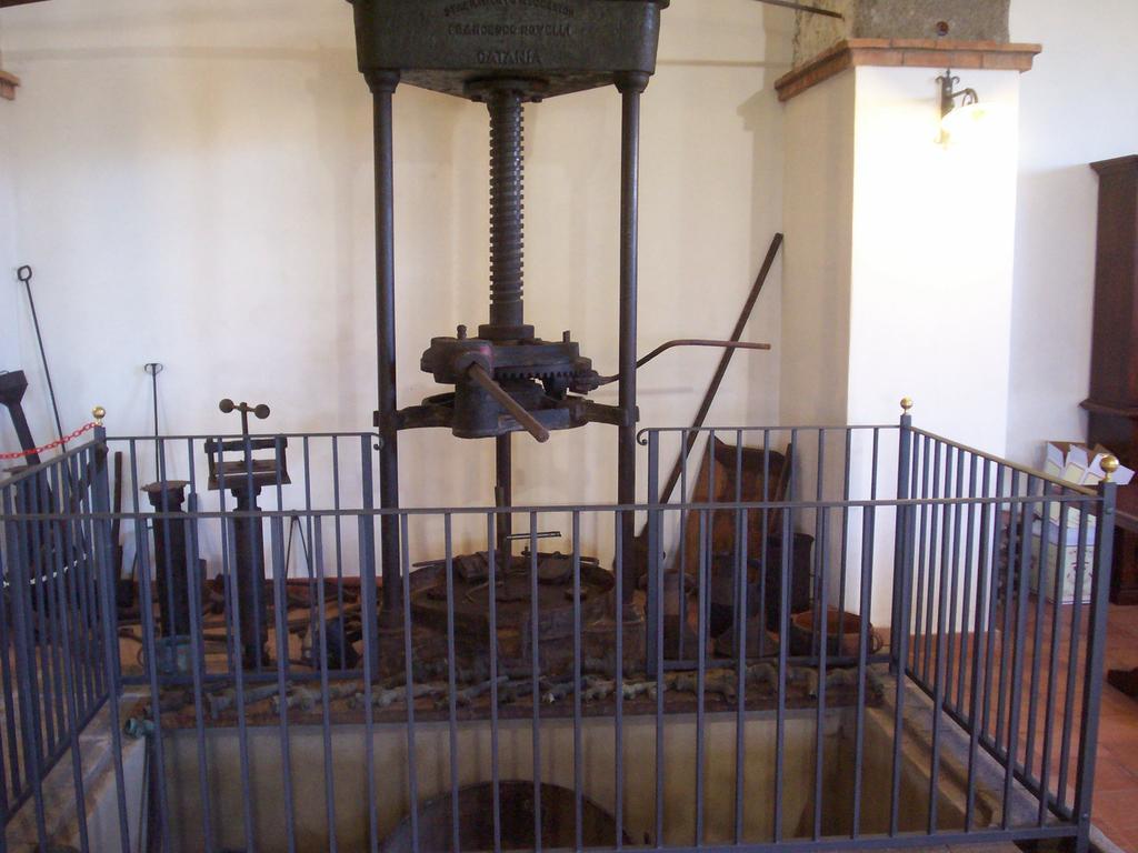 Etna Wine Azienda Agrituristica Passopisciaro Luaran gambar