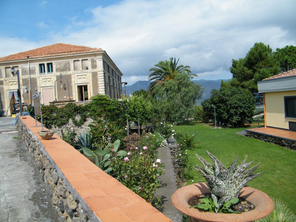 Etna Wine Azienda Agrituristica Passopisciaro Luaran gambar